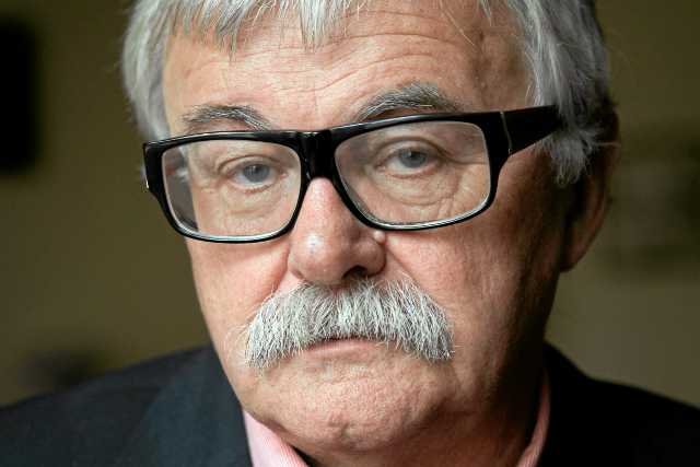 Rektor Uniwersytetu Kazimierza Wielkiego w Bydgoszczy prof. dr hab. Janusz Ostoja-Zagórski, który nakazał usunąć krzyże z sali senatu uczelni i swojego gabinetu