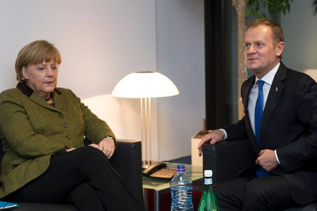 Kanclerz Niemiec Angela Merkel i premier Donald Tusk podczas szczytu w Brukseli