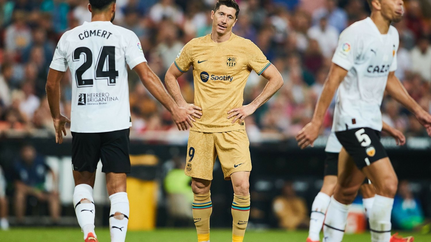 Lewandowski wściekał się na kolegów, a ci znów go nie widzieli. Więc im pokazał, kto rządzi