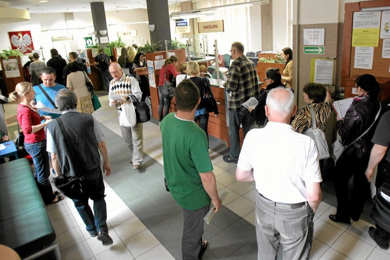 Umowy o prace 1500 dyrektorów urzędów wygasną.