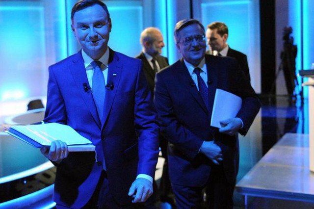 Duda i Komorowski cieszą się jednakowym zaufaniem Polaków. Ten pierwszy ma jednak dużo mniej przeciwników.