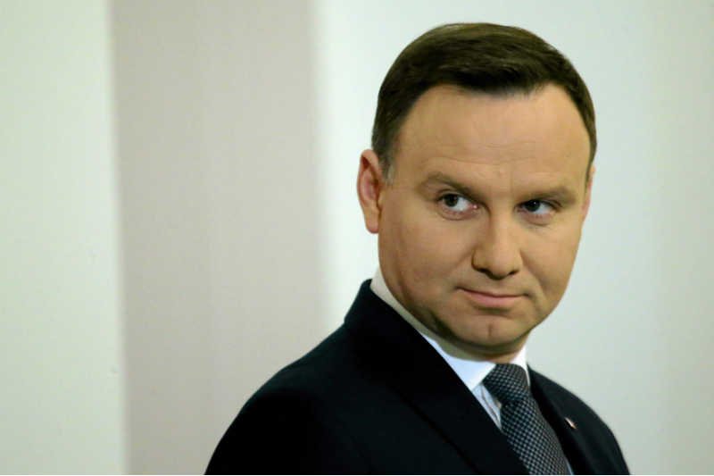 Właściwie nic nie grozi Andrzejowi Dudzie za łamanie konstytucji.