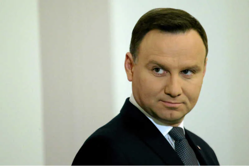Właściwie nic nie grozi Andrzejowi Dudzie za łamanie konstytucji.