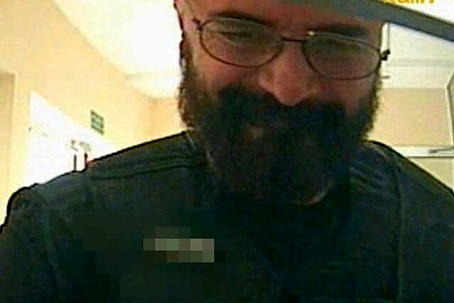 Krzysztof W. — mózg "skoku stulecia" ukradł 8 mln, spłaci dług po 10 zł Krzysztof W. — mózg "skoku stulecia" ukradł 8 mln, spłaci dług po 10 zł