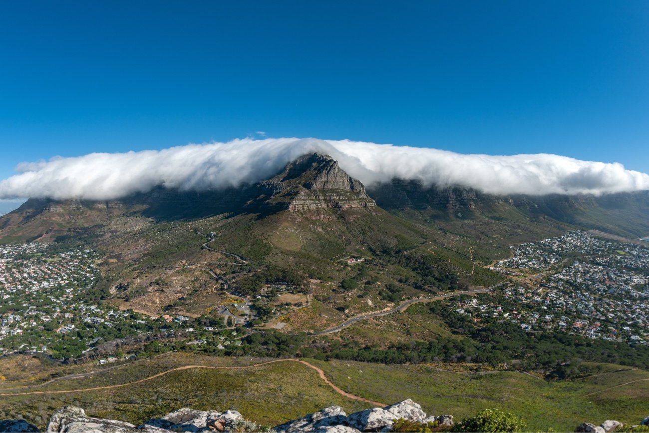 Premiera pierwszego z czterech odcinków serialu dokumentalnego "Zjawiskowa Ziemia" odbędzie się w poniedziałek 7 listopada 2022 o godz. 19:55 na kanale BBC Earth. Głównymi bohaterami tej produkcji są: błyskawice, megafale, wybuchy wulkanów i zorza polarna