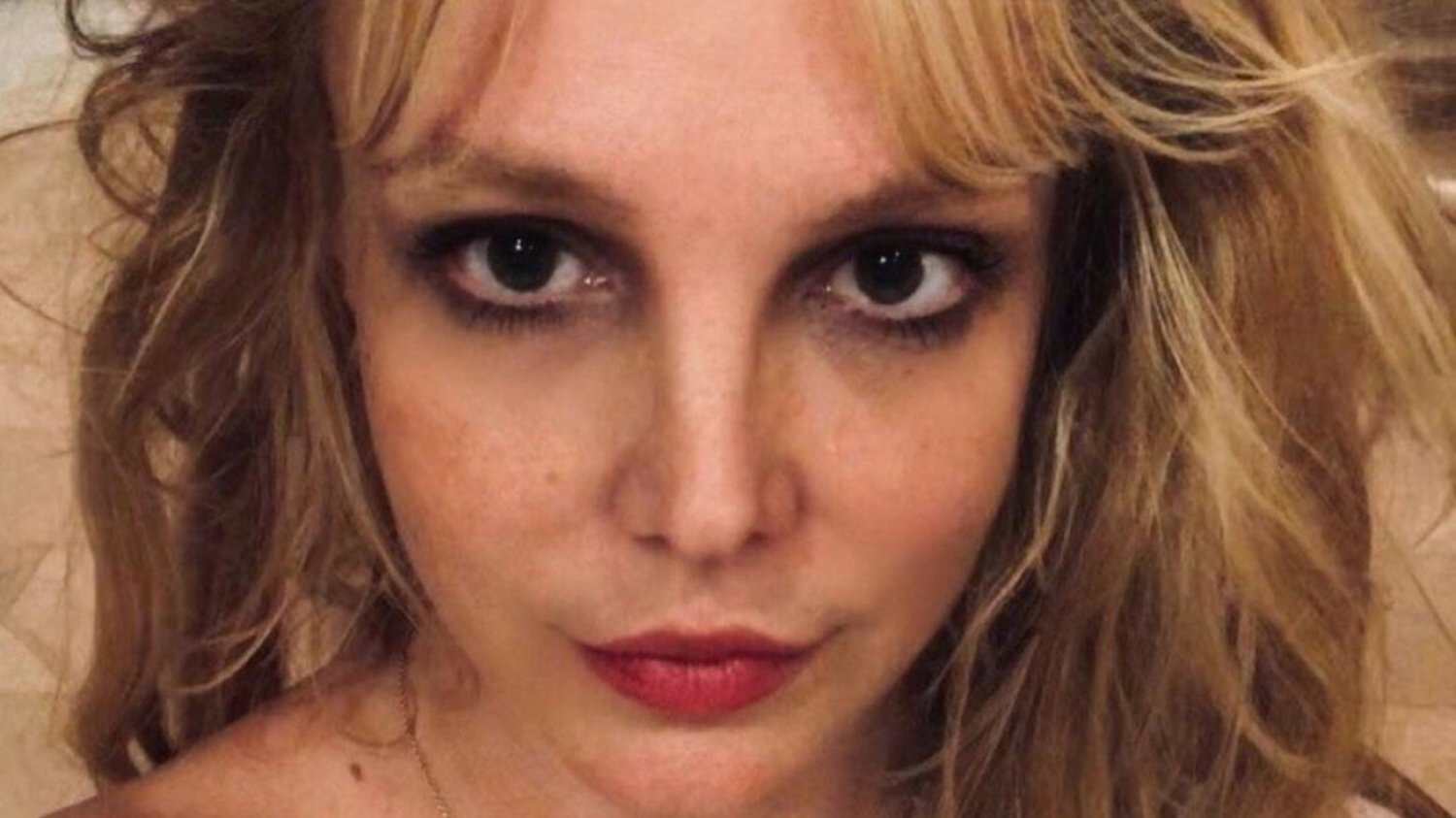 Britney Spears opowiedziała w autobiografii o krótkim romansie z Colinem Farrellem.