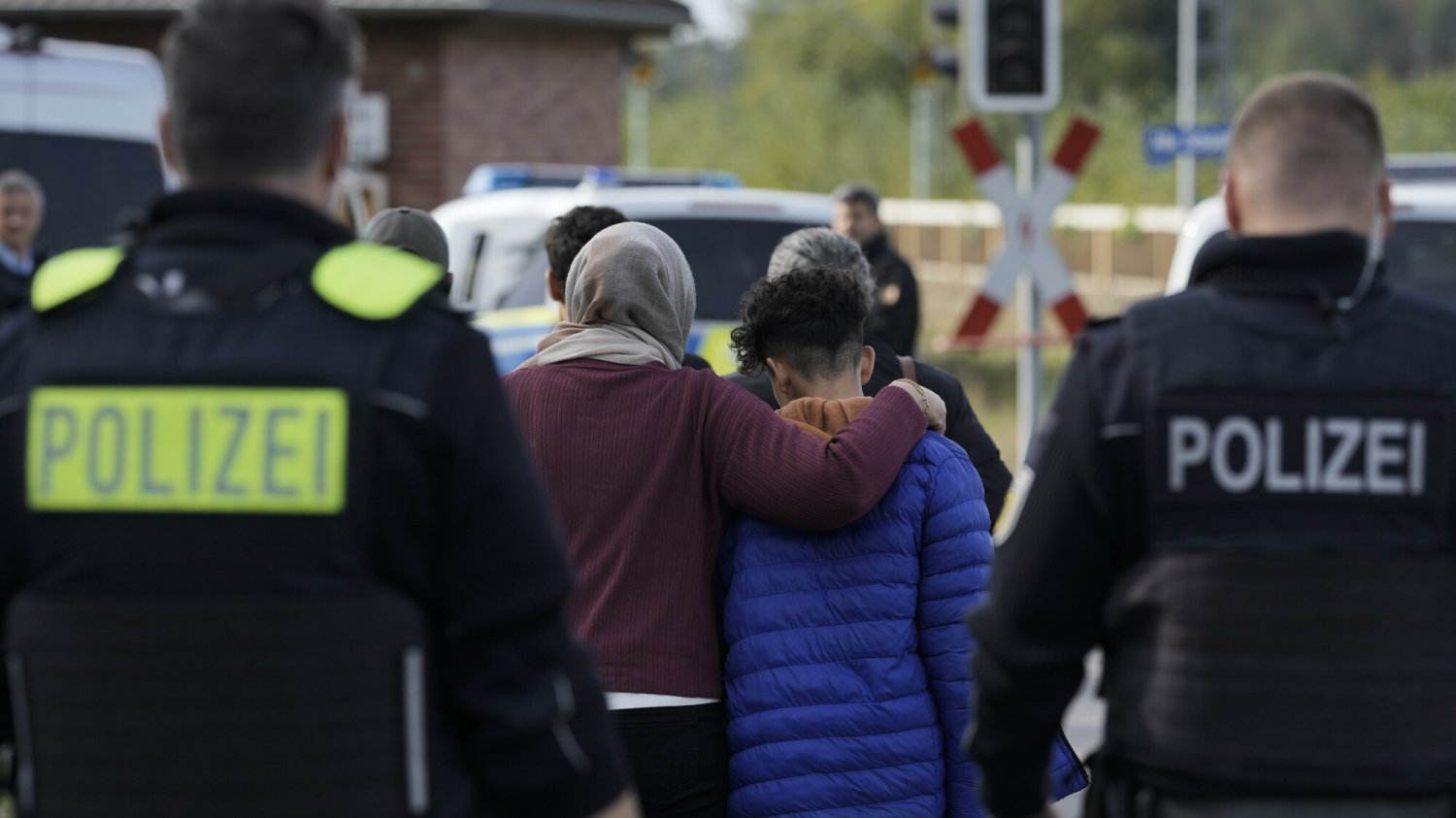 Niemcy zmagają się z nową falą nielegalnej migracji. Wiele schwytanych na granicy osób odsyłanych jest do Polski. Nielegalnie migrancie na granicy polsko-niemieckiej.