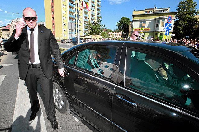 Były pracownik BOR wyjaśnia, jak to możliwe, że opona w samochodzie prezydenta po prostu pękła