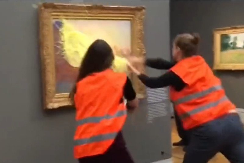 W Niemczech zaatakowano "Stogi siana" Moneta. Aktywiści "Letzte Generation" użyli ziemniaków