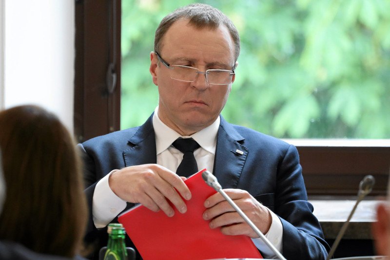 Jacek Kurski nie ma powodów do radości. Flagowy program informacyjny TVP, czyli "Wiadomości", notują gigantyczny spadek widzów.