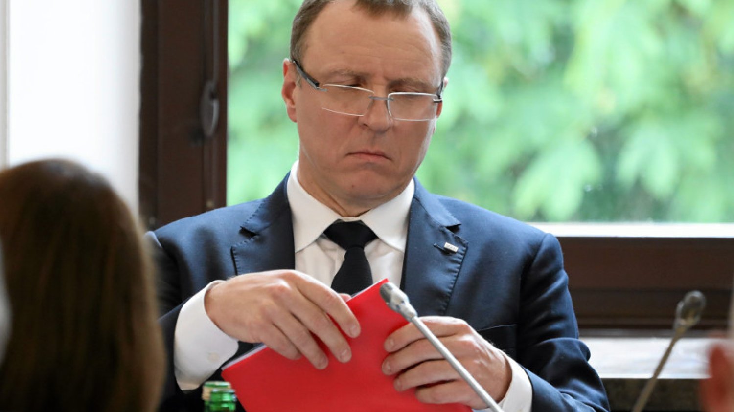 Jacek Kurski nie ma powodów do radości. Flagowy program informacyjny TVP, czyli "Wiadomości", notują gigantyczny spadek widzów.