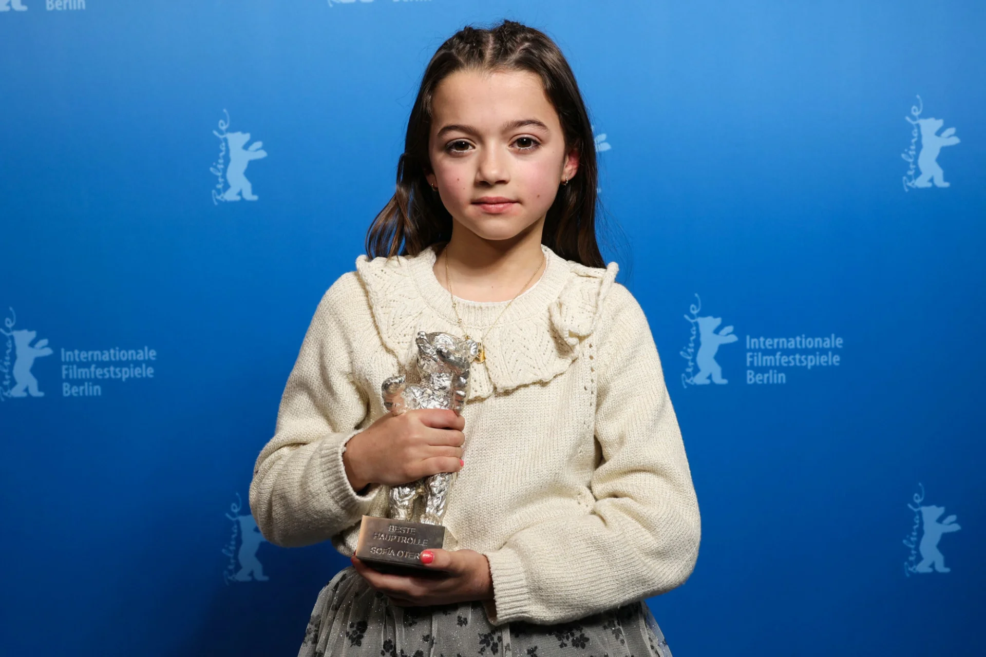 Berlinale 2023: zwycięzcy Sofia Otero ze Srebrnym Niedźwiedziem
