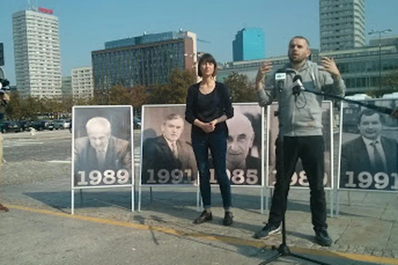 Partia Razem zorganizowała w czwartek happening pod Pałacem Kultury w Warszawie. Pojawiło się kilka kamer. I to wszystko. – Bardzo szybko zbudowaliśmy struktury, zebraliśmy podpisy, a mamy jeszcze miesiąc kampanii. Dlatego jestem pewien, że z tych 2 proc.