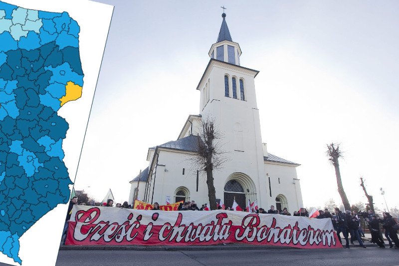 Hajnówka - jedyny taki powiat w Polsce wschodniej. W wyborach Koalicja Obywatelska pokonała PiS. Na zdjęciu - hajnowski kościół Podwyższenia Krzyża w dniu marszu pamięci Żołnierzy Wyklętych.