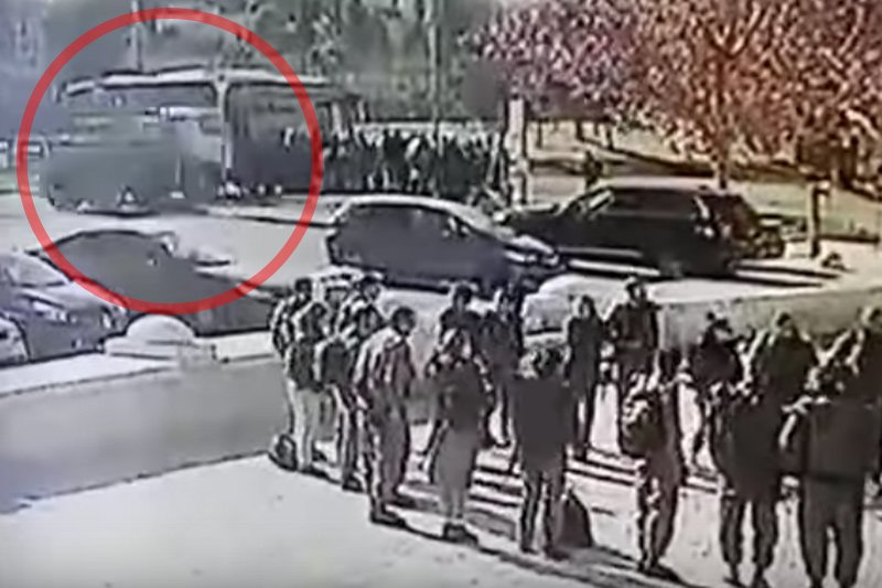 Co najmniej cztery ofiary śmiertelne i kilkunastu rannych to krwawy bilans zamachu, którego ciężarówką dokonano na promenadzie w Jerozolimie.