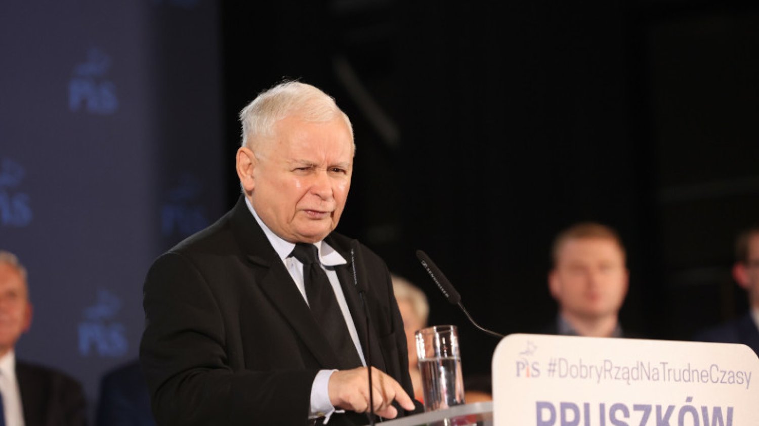 Jarosław Kaczyński w Pruszkowie: "Zabronimy ludziom, którzy kierują spółkami Skarbu Państwa, pobierania premii"