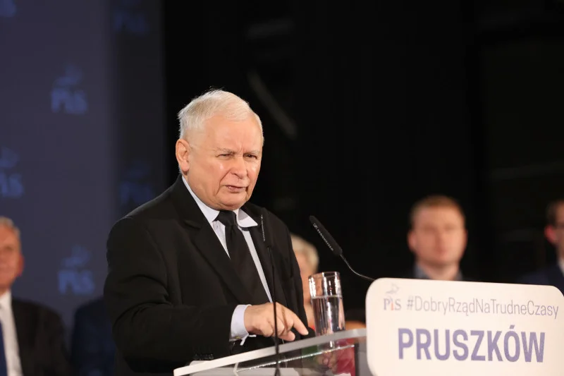 Jarosław Kaczyński w Pruszkowie: "Zabronimy ludziom, którzy kierują spółkami Skarbu Państwa, pobierania premii"