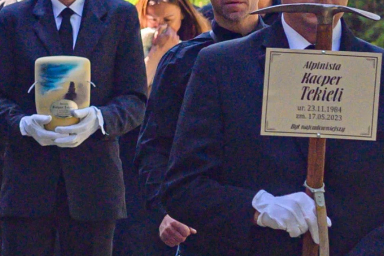 Pogrzeb Kacpra Tekielego. Co było napisane na urnie? To słowa Kowalczyk