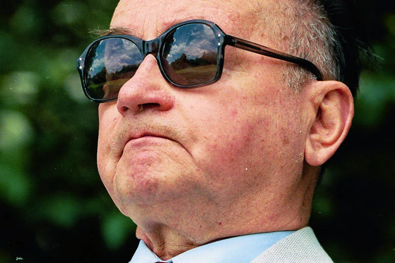 Gen. Wojciech Jaruzelski był wieloletnim przywódcą komunistycznego reżimu PRL i głównym architektem stanu wojennego. Czy kogoś takiego można nazwać "mężem stanu"?
