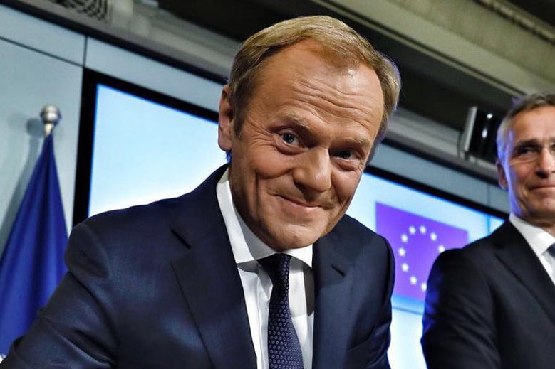 Dziennikarka TVN przytoczyła na antenie programu cytat zaczerpnięty z fejkowego konta Donalda Tuska na Twitterze.