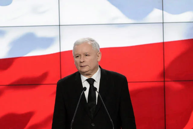 Jarosław Kaczyński kolejny raz zapowiedział budowę dwóch pomników na Krakowskim Przedmieściu.