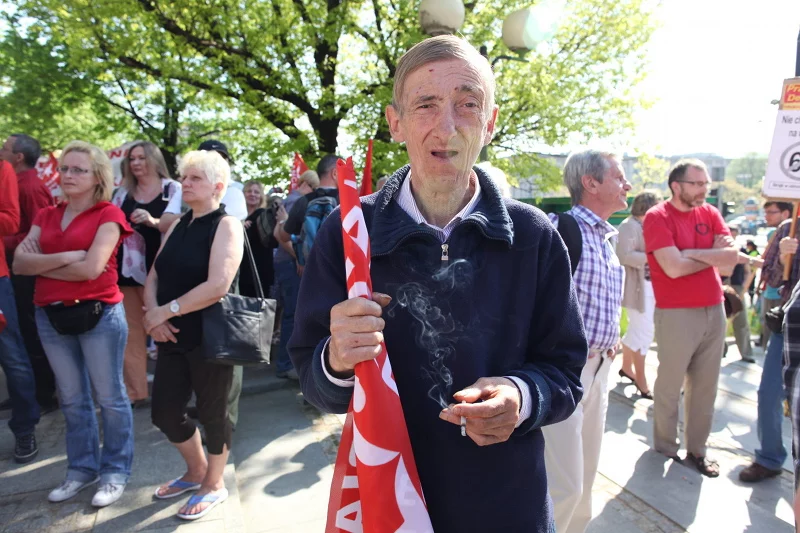 Uczestnik pierwszomajowego pochodu