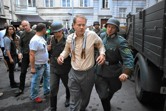 Artur Żmijewski na planie filmu "Kamienie na szaniec"