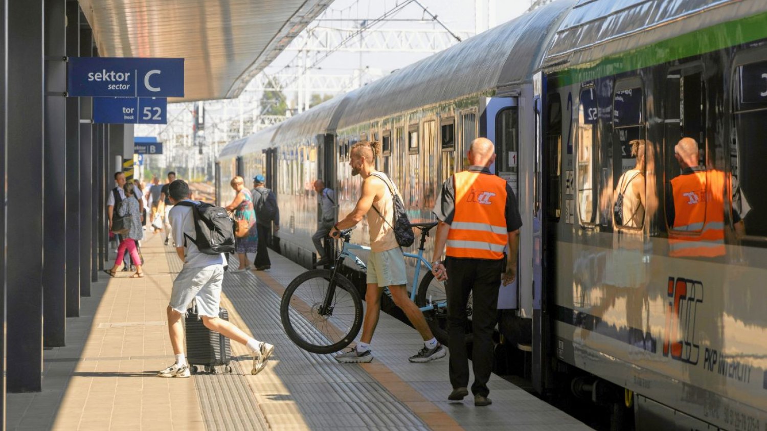 Ogień pojawił się w pociągu PKP Intercity Pociąg PKP Intercity ewakuowany z powodu pożaru