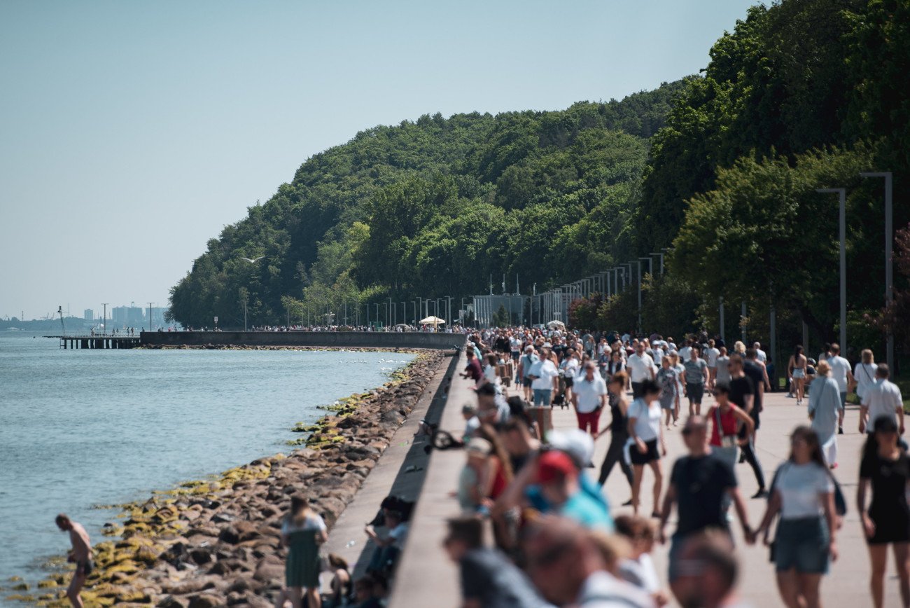 Niedaleko plaży w Gdyni znaleziono ciało mężczyzny.