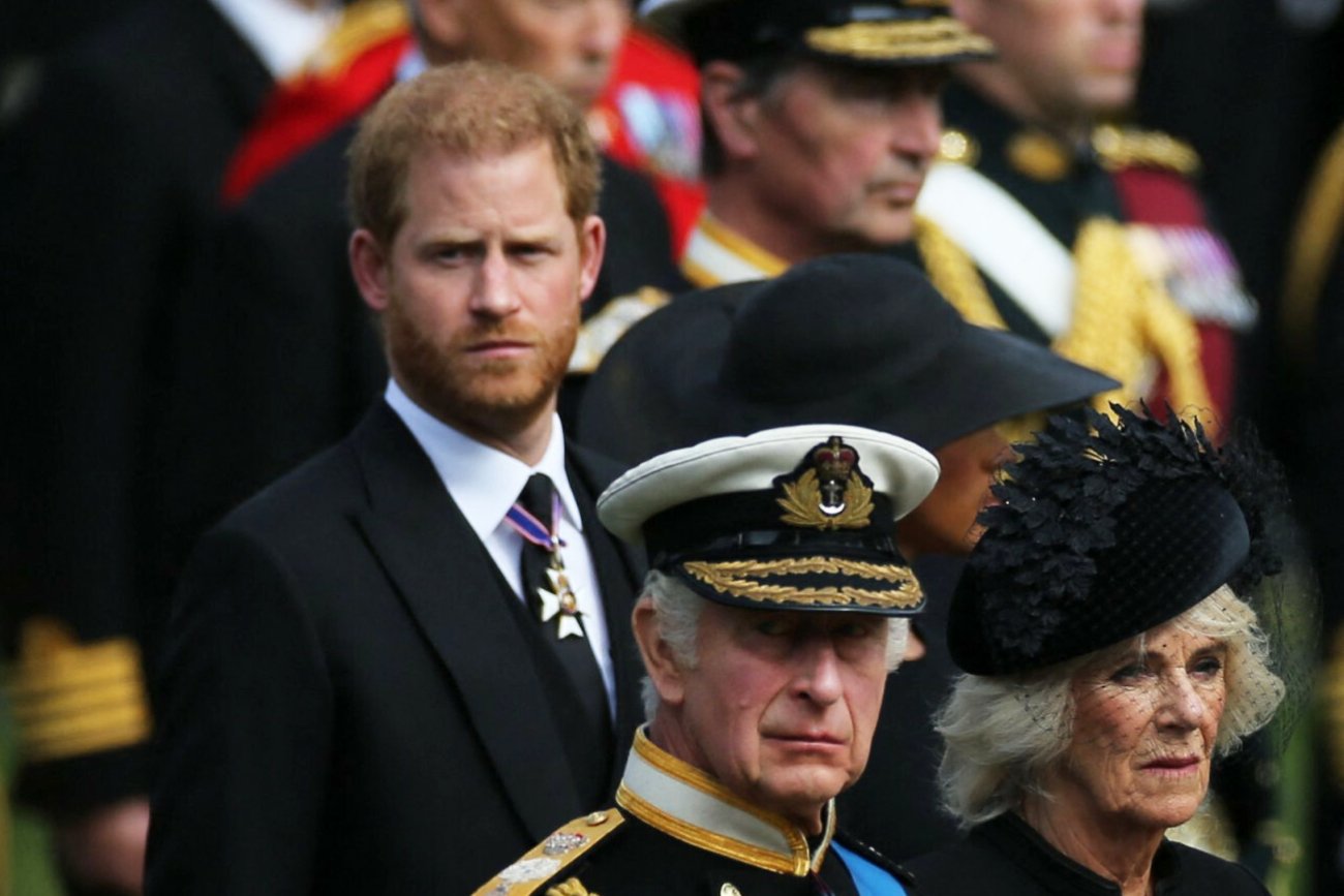 Król Karol wściekły na syna? Książę Harry wypisany ze scenariusza koronacji