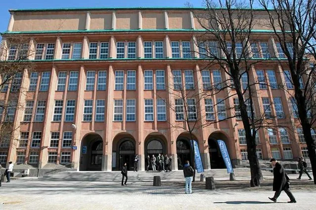 Studenci SGH są podzieleni na tych, którzy nękają Kamila i na tych, którzy go bronią.