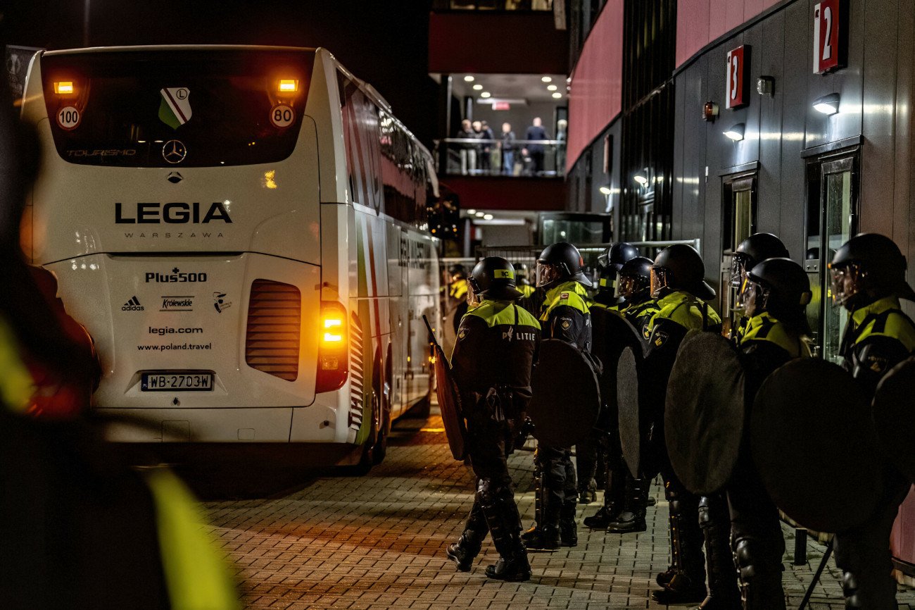 MSZ wzywa holenderską ambasador ws. skandalu po meczu Legii z AZ Alkmaar