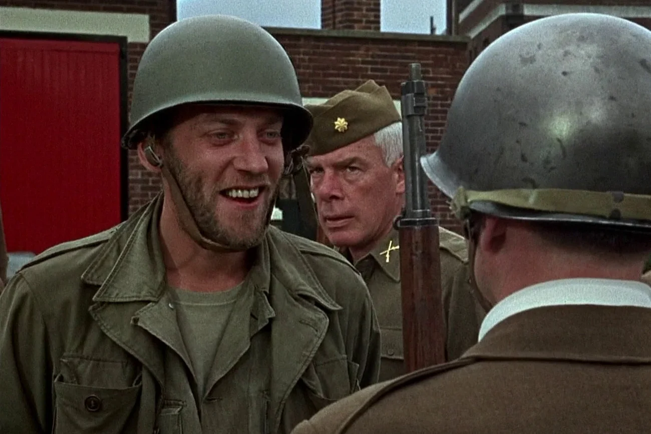 Donald Sutherland w filmie "Parszywa dwunastka".