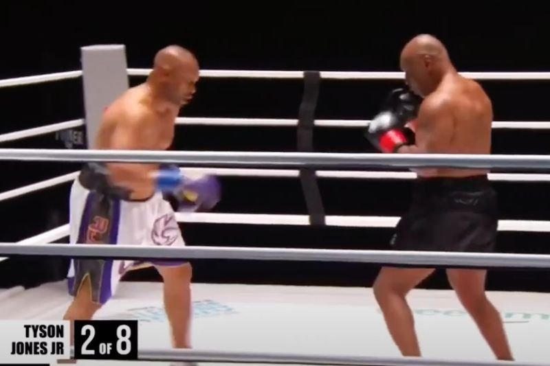 Mike Tyson i Roy Jones Junior zmierzyli się w ringu.