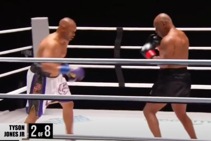 Mike Tyson i Roy Jones Junior zmierzyli się w ringu.