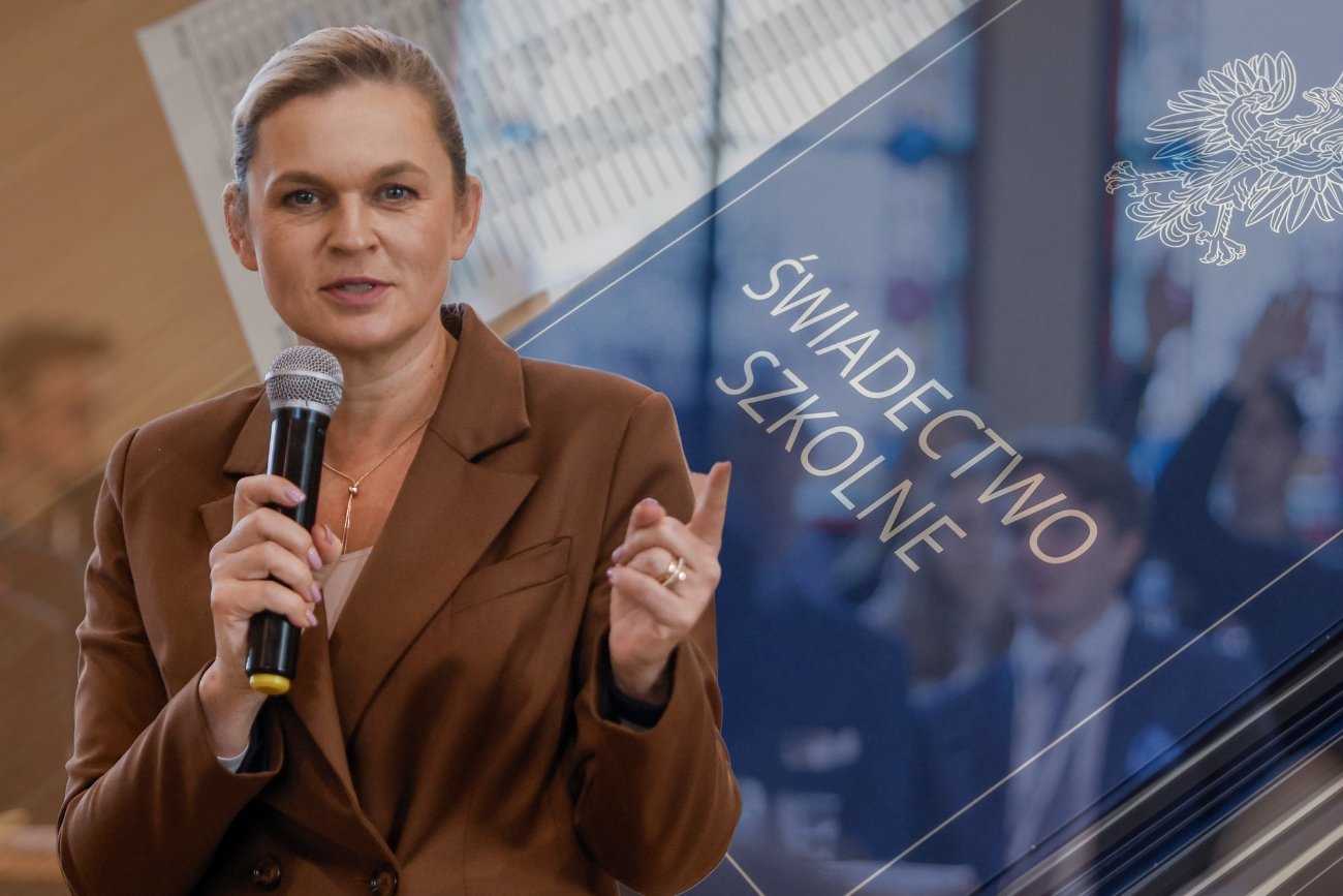 Błędnie wydane świadectwa. Nowacka wyjaśnia, czy wadliwe dokumenty będą przyjmowane