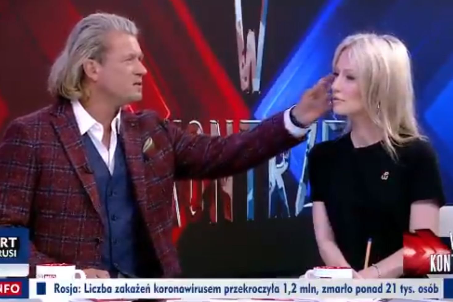 Jarosław Jakimowicz i Magdalena Ogórek w studiu programu TVP Info  "W kontrze"