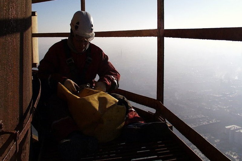 Myją okna, malują kominy, montują anteny: Kiedyś jarzeniówka wpadła nam do kadzi z czekoladą.