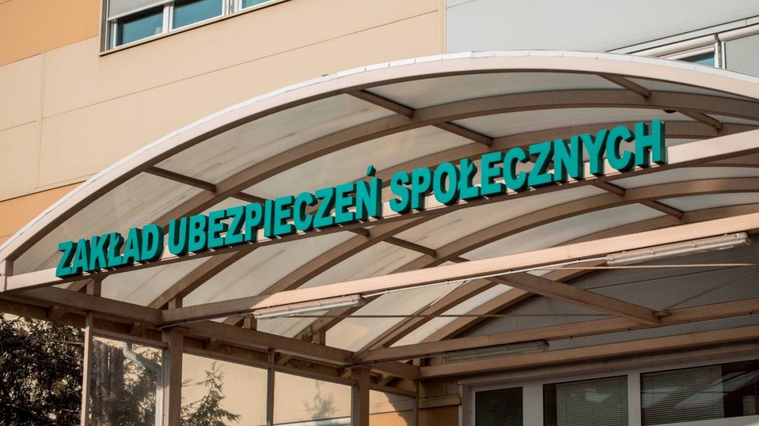 ZUS ostrzega przed działaniami oszustów. ZUS ostrzega przed działaniami oszustów.