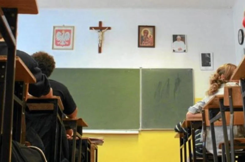Wypisujesz dziecko z religii w szkole? Duchowni przekonują, że równo się to z apostazją