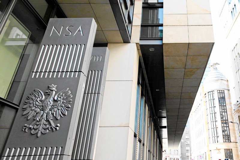 Naczelny Sąd Administracyjny zaakceptował istnienie sędziów-dublerów w Trybunale Konstytucyjnym? Tak twierdził "Dziennik Gazeta Prawna", ale to jedno wielkie nadużycie.