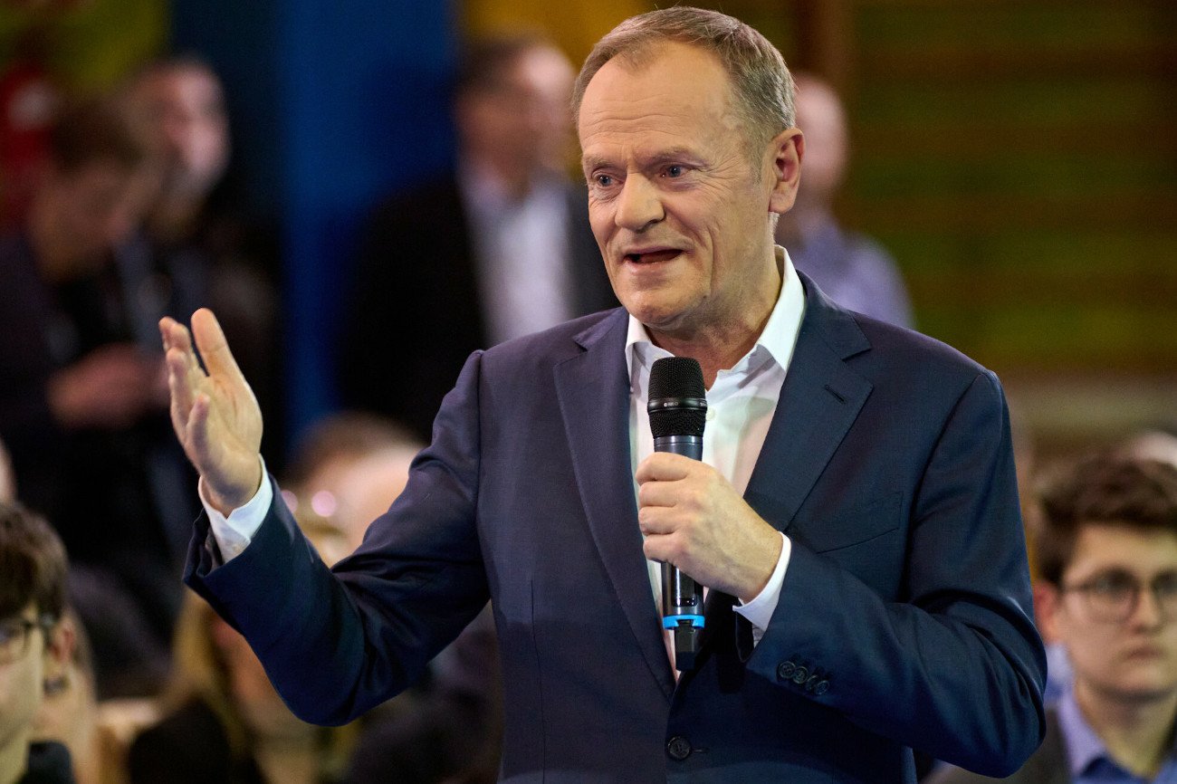 Donald Tusk ogłosił w Pabianicach propozycje dotyczące programu mieszkaniowego PO.