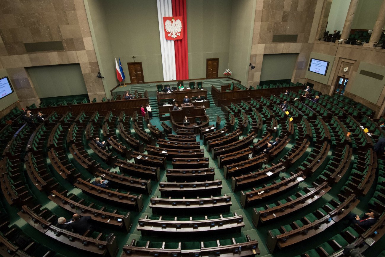 pusta sala plenarna w Sejmie