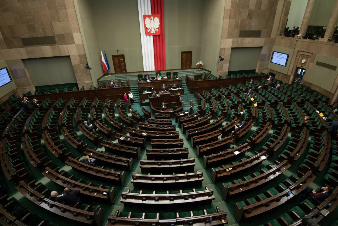 pusta sala plenarna w Sejmie