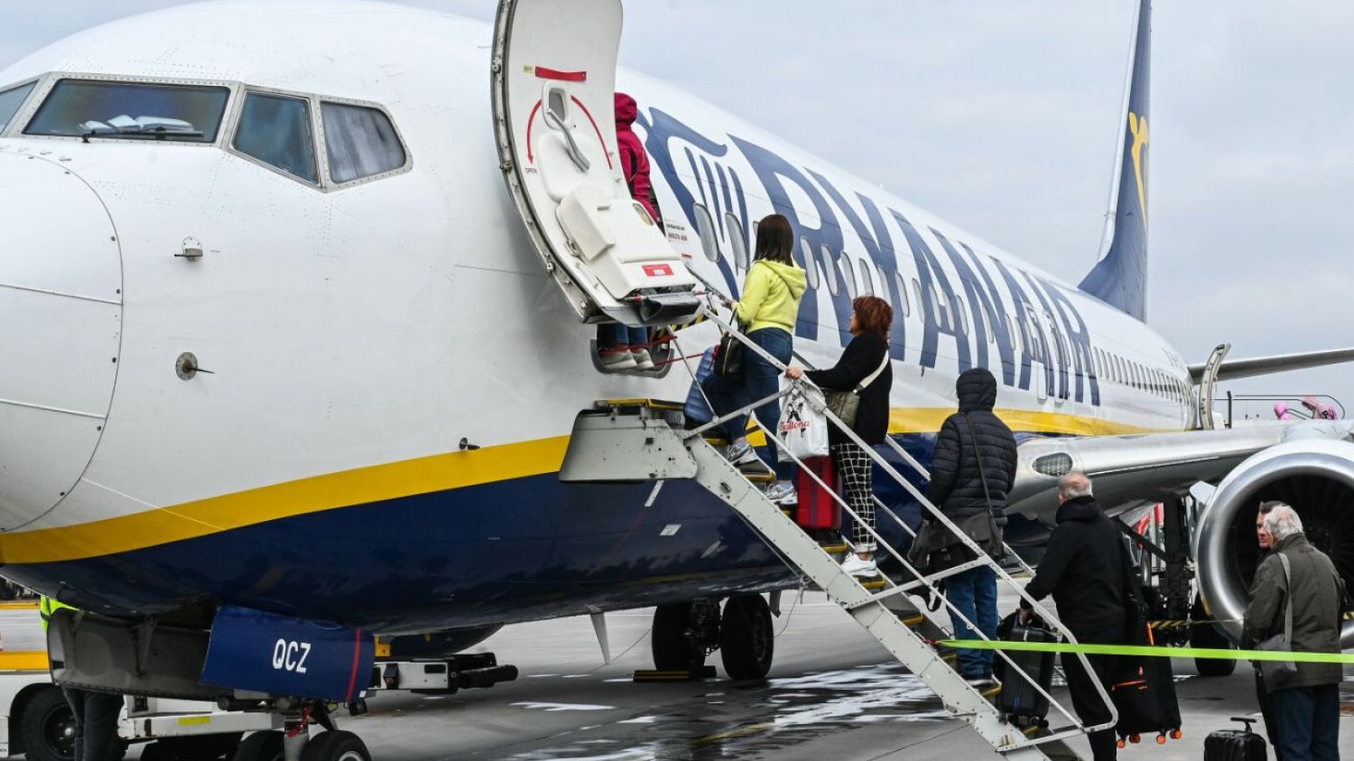 Ryanair podwyższa opłatę za niewymiarowy bagaż podręczny