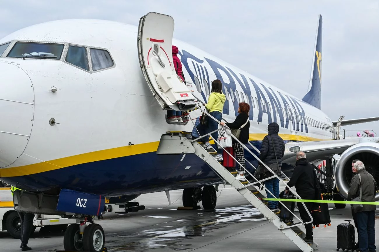 Ryanair podwyższa opłatę za niewymiarowy bagaż podręczny