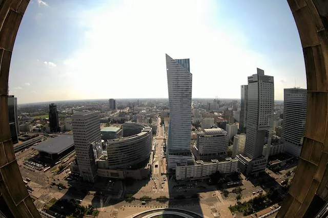 Warszawa i Kraków bardzo dobrze ocenione przez mieszkanki. Co jest do poprawienia? Przede wszystkim bezpieczeństwo.