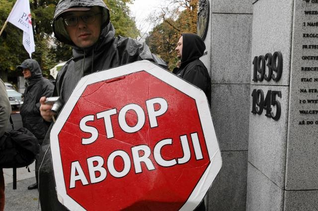 Przeciwnicy aborcji demonstrowali dzisiaj pod Sejmem