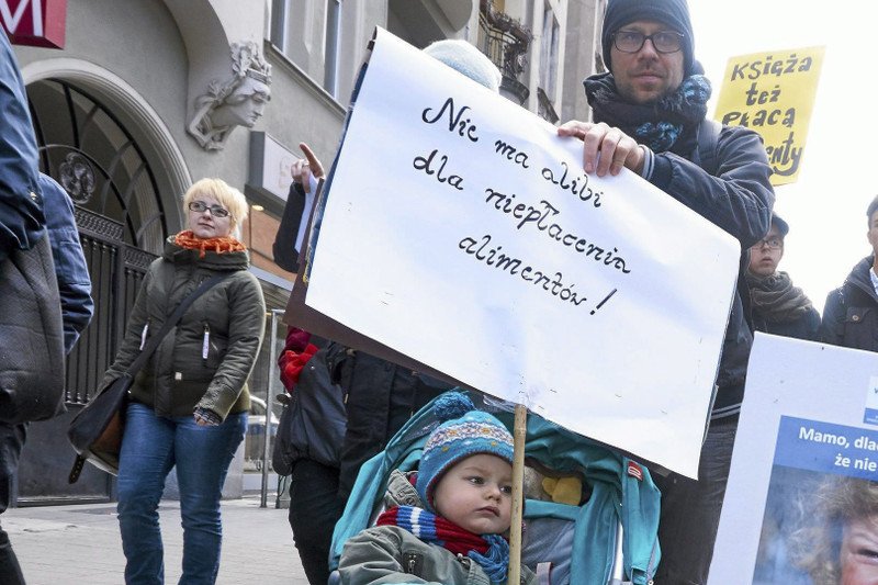 Manifa w Poznaniu pod hasłem "Dość przekrętów w sprawie alimentów".