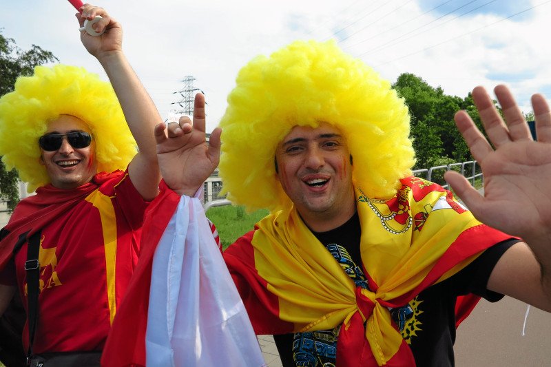 Katar wynajął 60 Hiszpanów do kibicowania. Dwa tysiące euro za każdą parę rąk do klaskania